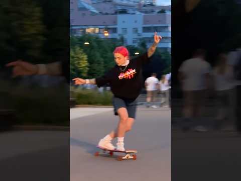 Она ПЛЫВЕТ по асфальту на лонгборде 😍 #лонгборд #денсинг #longboard #dancing #skate
