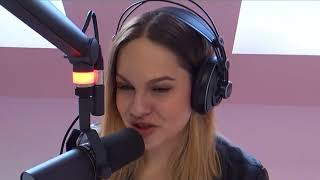 Lina Mayer predstavuje skladbu Falling v KISS Rádiu