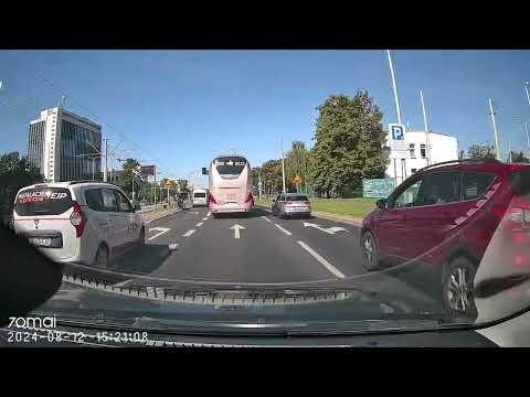 Pojechał debil na czerwonym... ale co się z prawej odyebalo ło Panie