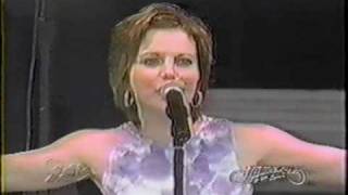 Martina McBride - 09  Love's The Only House - Jamboree In The Hills 7-16-2000