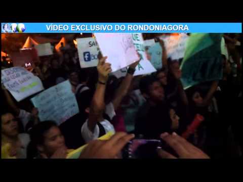 Vídeo mostra povo tomando as escadarias do Palácio Presidente Vargas