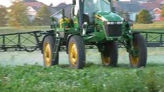 preview picture of video 'John Deere 4720 sprayer 6 25 09'