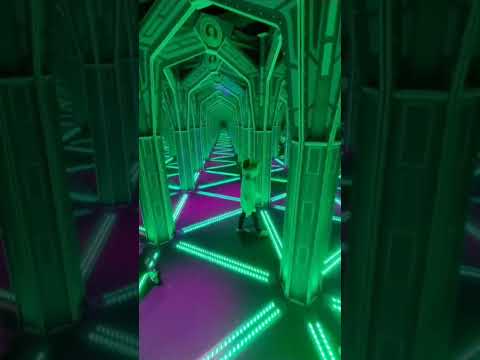 Kid slams into mirror in mirror maze! mirror maze fail