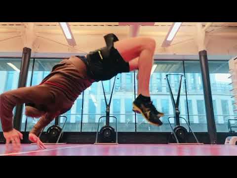 SADIQ KHAN あなたは明らかに私と議論するのが怖いので......BREAKDANCE COMPETITIONをやってみませんか？ (SADIQ KHAN since you’re CLEARLY TOO SCARED to DEBATE ME how about we do a BREAKDANCE COMPETITION??)