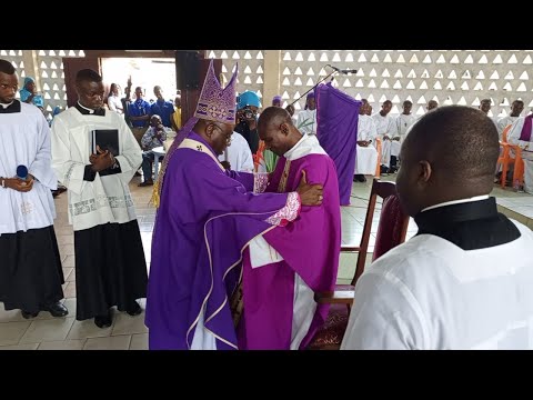 MESSE D'INSTALLATION DU PÈRE AMBROISE MOUANDA, COMME CURE DE LA PAROISSE SAINT ANDRÉ KAGGWA DE MBOTA