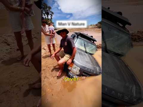 Compró un coche enterrado en el barro… #shorts