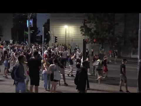 Video | WATCH: Protestors violently clash with police in Serbia