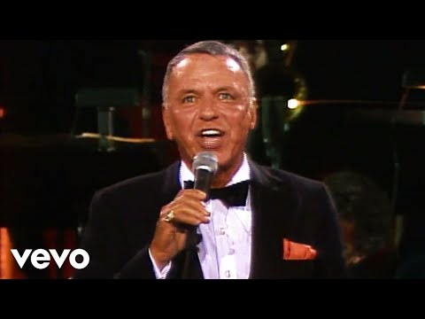 Frank Sinatra Interpretando La Canción “Strangers In The Night”