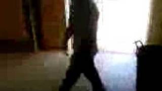 preview picture of video 'josue en la cancha de la escuela bailando'