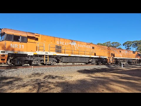 Transfer Locos for 6KT8, NR30, NR31 switch ends at Deep Lead Loop 1820, 24/1/25, Deep Lead VIC