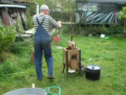 Apfelbrannt, Destille im Garten....