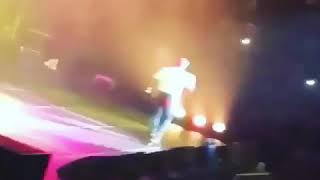 Chris Brown performing &quot;Juicy Booty&quot;