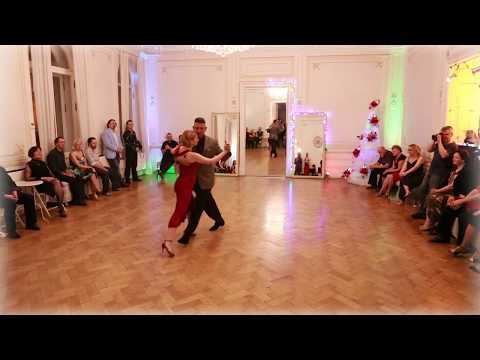  Julia Zueva  and  Javier Diaz  are  dancing  to  the  tango  "  Chique  "  by  Osvaldo Pugliese  in  2020