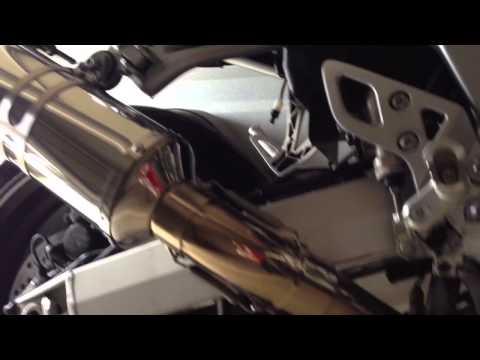 Suzuki Bandit 1250 mit SR-Racing komplett Anlage