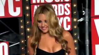 Amanda Bynes Poses in a Busty Lacy Bra Snap