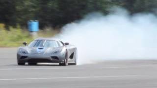 preview picture of video 'Koenigsegg Agera Burning rubber with crazy Powerslides'