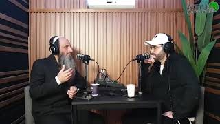 מדברים מרבי נחמן מברסלב   מכל מקום לומד – הרב מאור קריו ושי גז (הרב מאור קריו) - התמונה מוצגת ישירות מתוך אתר האינטרנט יוטיוב. זכויות היוצרים בתמונה שייכות ליוצרה. קישור קרדיט למקור התוכן נמצא בתוך דף הסרטון