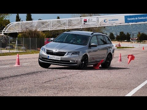 Skoda Octavia Combi (GNC) 2017 – Maniobra de esquiva (moose test) y eslalon | km77.com