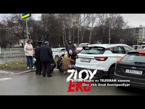 Бездорожник срубил школьника, побежавшего на красный. Real video