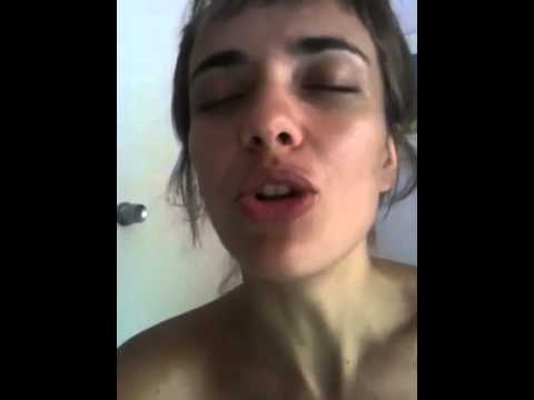 Camille Bertault vocalise on "Giant Steps" John Coltrane's improvisation