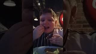 Watch me eat pappadeaux S.A