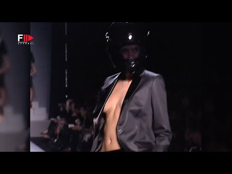 Vintage in Pills VIKTOR&ROLF Spring 2005 - Fashion Channel
