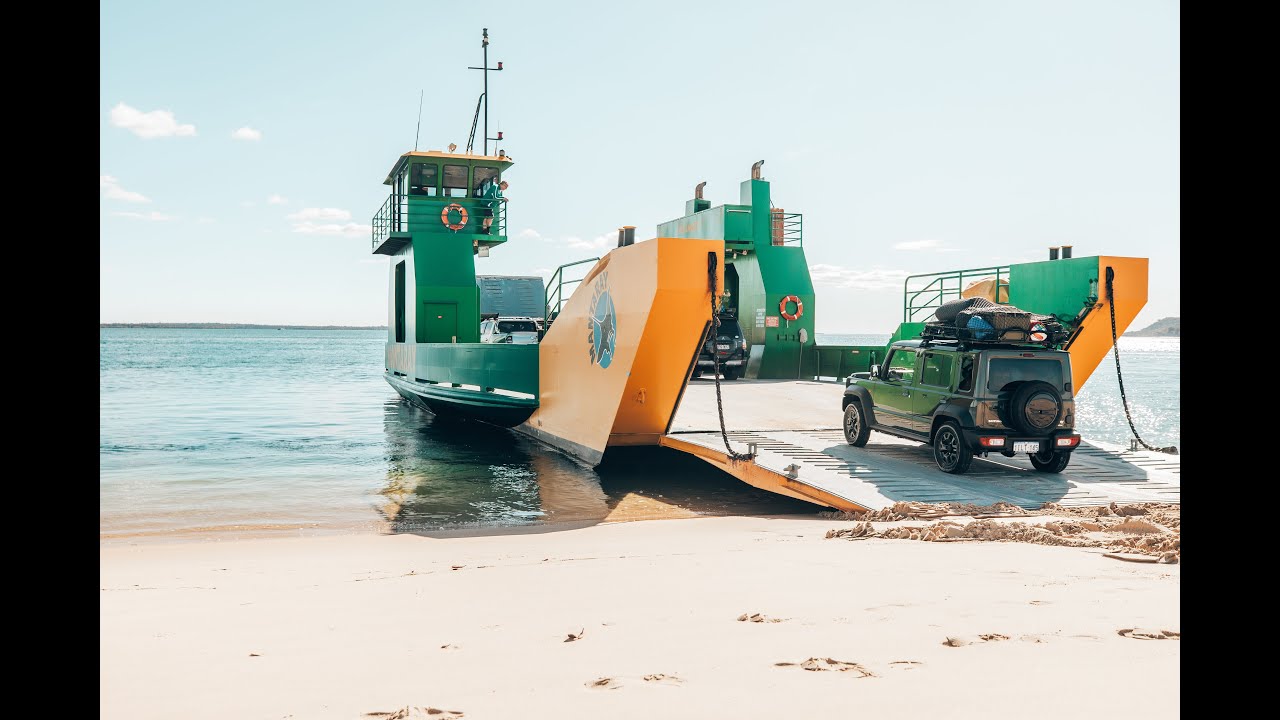 The 4WD bounces along the sand and suddenly you’re face-to-face with turquoise water stretching endlessly… Want to learn how to camp Fraser Island like a pro? Here’s exactly how I did it! ⛺