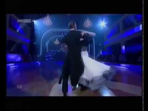 Dancing Stars 2012   Brigitte Kren & Willi Gabalier   Wiener Walzer zu 'Kommissar Maigret'