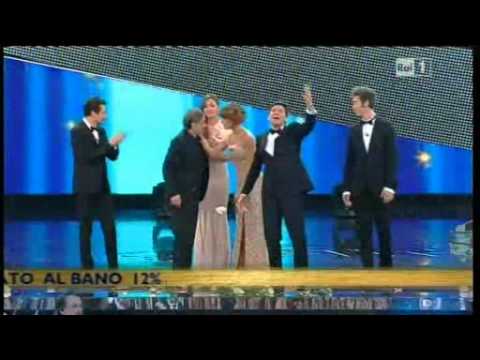 Roberto Vecchioni vince Sanremo 2011 HQ' - Chiamami ancora amore 19-02-2011
