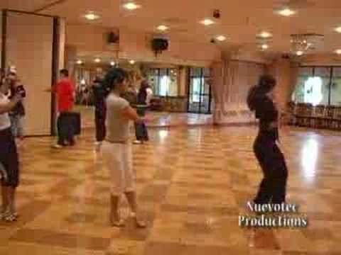 Santo Rico Performing to 'Clasiqueando con Ruben': Precision, Speed, and Musical Control