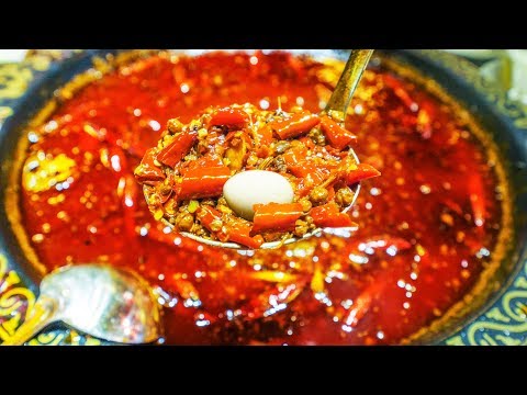 DESAFIO ALIMENTAR CHINÊS EXTREMO PICANTE em SICHUAN, China | DESAFIO DE PANELA QUENTE PICANTE DE NÍVEL DE MORTE!!!