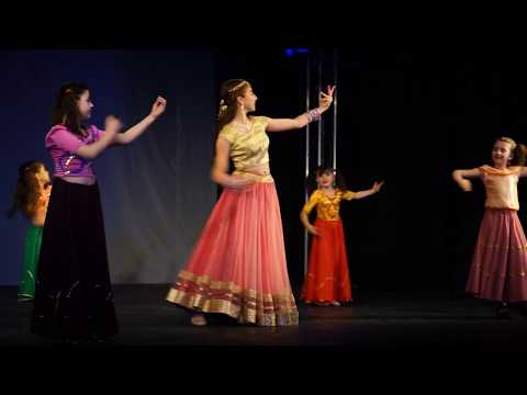 3. ''Parfum, culoare, sunet'' - Ansamblul Coconite si Clubul de dans Multicultural