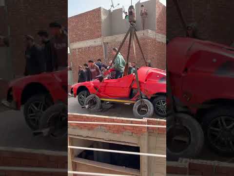 شاب مصري يصنع نسخة "لامبورغيني" فرعونية فوق سطح منزله 