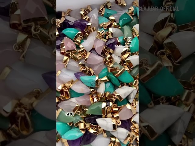 Vídeo relacionado con AORHOFJ Marcapáginas de plumas de metal de 2 piezas con colgante de cristal de flor seca - Regalos personalizados para niñas, mujeres, madres, hermanas, profesoras y amantes de los libros