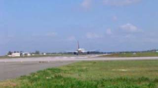 preview picture of video 'delta(B757) taking off at montego bay jamaica'