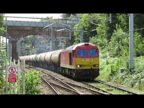 UK: DB Cargo Class 60 60017 passes Reading West hauling an oil tanker train from Theale to Immingham
