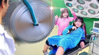 色んな意味でやばい😂😂 - 【対決】捕まったら真っ二つ!?最恐ヤバナースから逃げろ!病院鬼ごっこが地獄すぎた・・・!!!