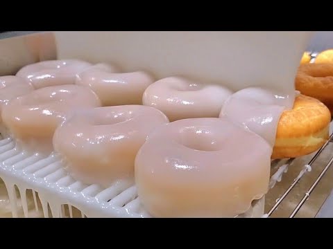 맛있고 부드러운 오리지널 미국 도넛을 만드는 과정.40년 경력의 도넛마스터