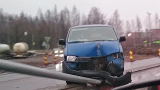 preview picture of video 'Accident in Matinkylä 27.03.2015'