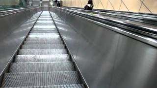 preview picture of video 'World's Longest Escalator?'