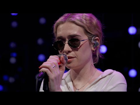 Blondshell - Toy (Live on KEXP)