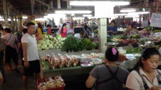 preview picture of video 'Mercado local en Chiang Mai, Tailandia'