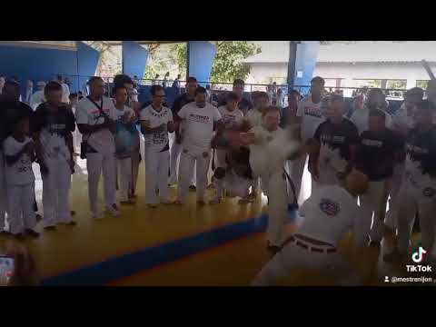 Mestre Nijon jogando o mestre Pirrita em Anajatuba Maranhão...