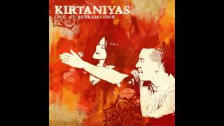 KIRTANIYAS - Jaya Gurudeva - Live at Rudra Mandir 2013