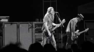 PUDDLE OF MUDD - Away From Me, Out Of My Head &amp; Control (LIVE) 2009 (HD)