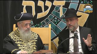 השיעור השבועי של מרן הראשון לציון הגאון רבי דוד יוסף שליט"א. פרשת תולדות - ב' כסליו. בשעה 20:30 (מוסדות יחווה דעת) - התמונה מוצגת ישירות מתוך אתר האינטרנט יוטיוב. זכויות היוצרים בתמונה שייכות ליוצרה. קישור קרדיט למקור התוכן נמצא בתוך דף הסרטון