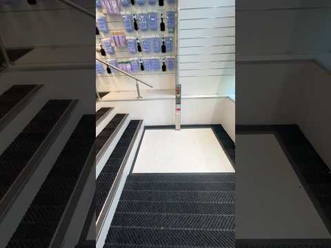 Interesting ”Stepless” horizontal Platform lift @ Normal, Fredsgatan, Göteborg, Sweden #elevator