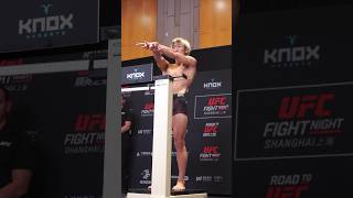 鶴屋怜💪公式計量✅125lbs #UFCShanghai📅8月29日（土）⁣⏰️プレリム16時｜メインカード19時⁣📺 #UNEXT & #UFCFightPass