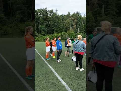 emotionele dames.van dvv duiven nemen afscheid van het team en trainer
