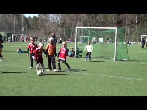 Fotboll: Helenelund (gul) - Silverdal (1) 5/5-13